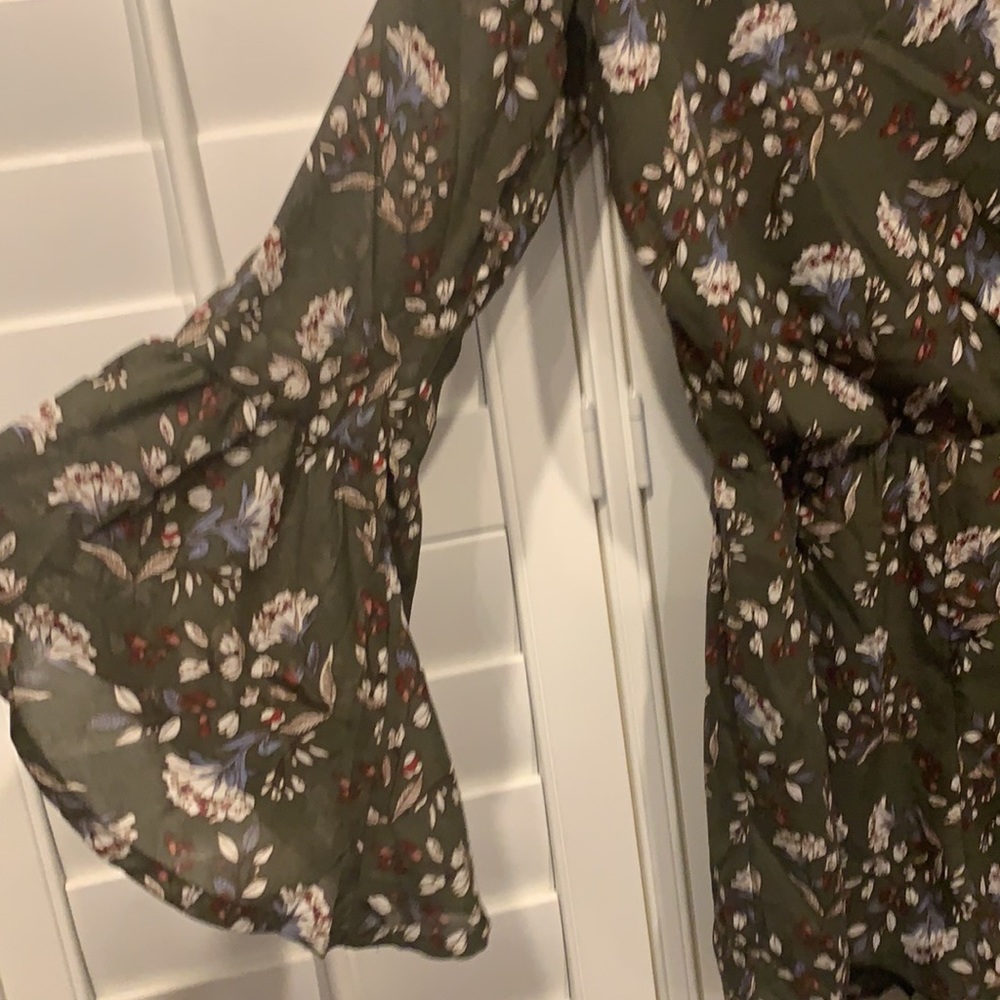 Beautiful romper! - Picture 2 of 3
